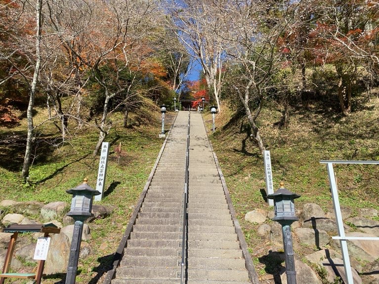 川見薬師寺への階段
