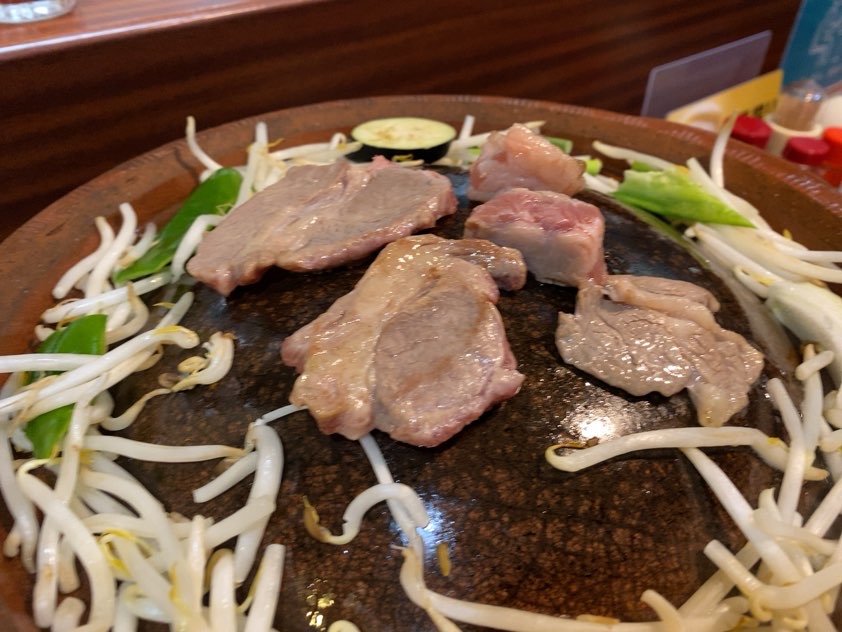 ジンギスカン白樺｜豊田店　ラム肉が焼けてきた状態