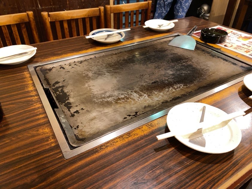 木村屋 豊田店　テーブル席の鉄板
