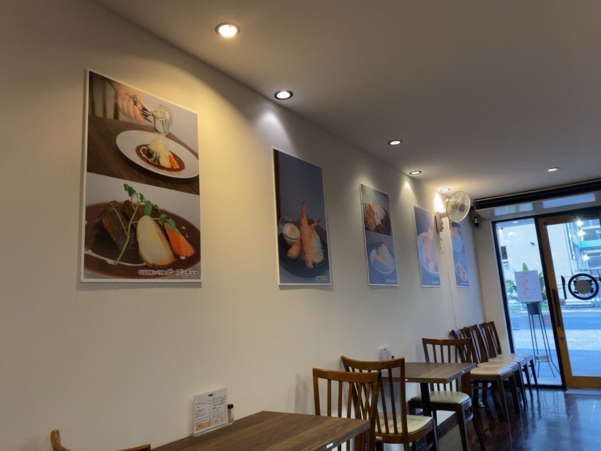 洋食屋ギンシャチキッチン　壁の写真