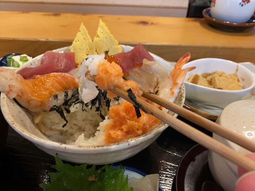 新寿司（豊田市）海鮮丼一口