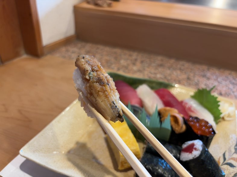 すし朋輩（ほうばい）　鰻寿司一口