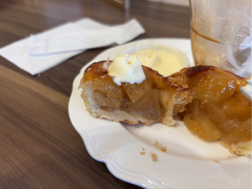KITCHEN KONARI(キッチンこなり)　アップルパイとアイスクリーム