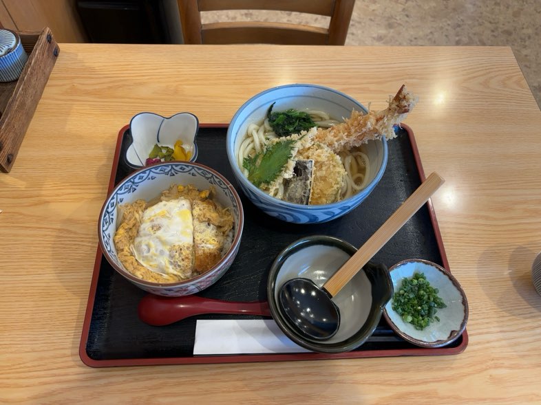 豊田屋　カツ丼と天ぷらうどん