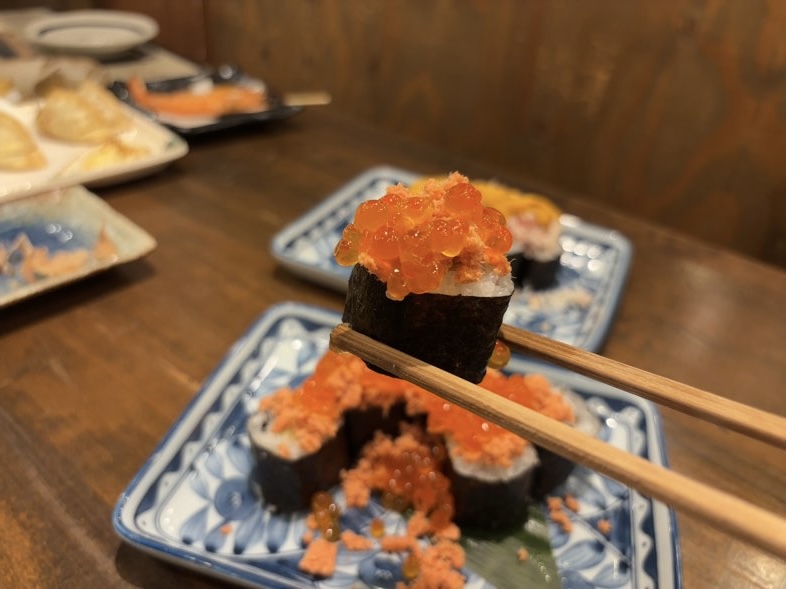 呼炉凪来（ころなぎらい）豊田市駅前店　鮭といくらのお寿司一口