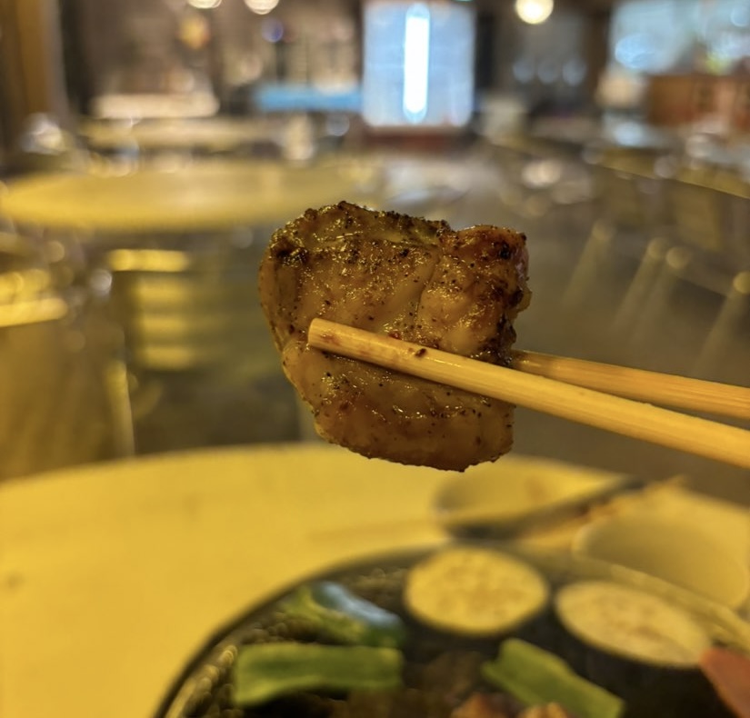 本格炭火焼肉ビアガーデンHawaii（プラザホテル豊田）　鶏肉一口