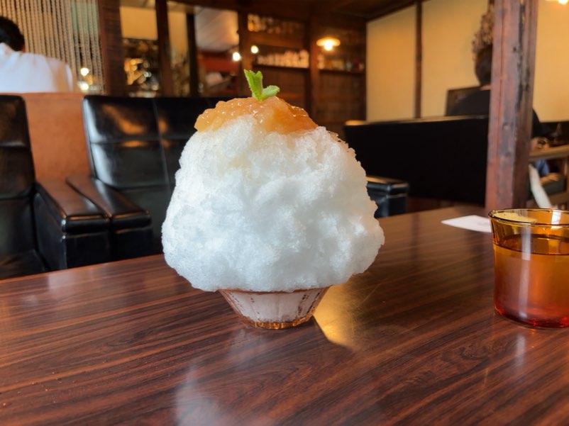 ろじうらのカフェ バンバン堂　かき氷の桃