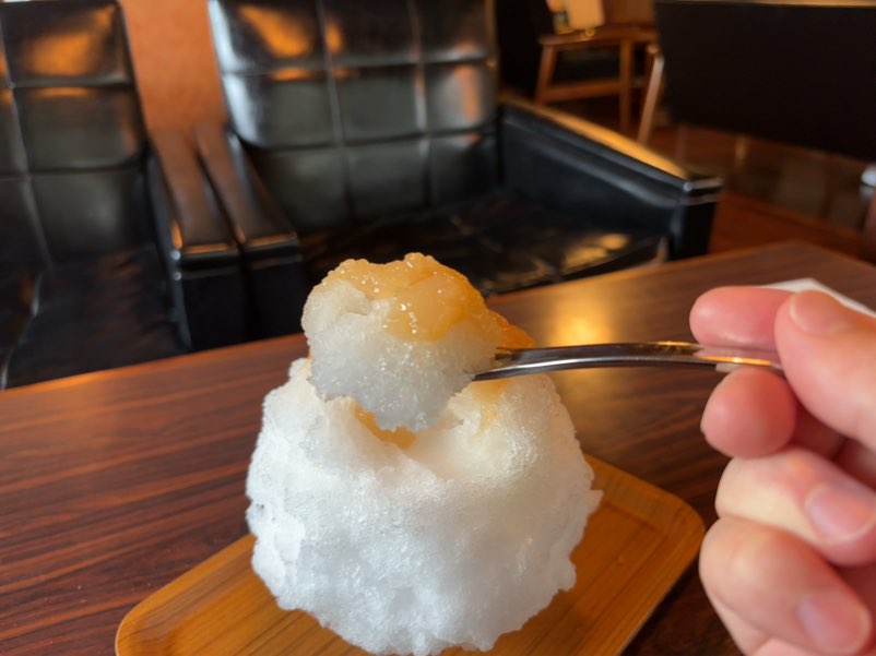 ろじうらのカフェ バンバン堂　かき氷一口