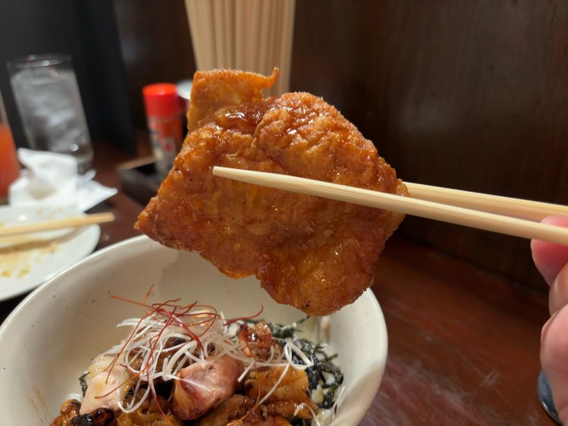 朱雀（豊田市）　焼鳥丼にのってる鳥皮