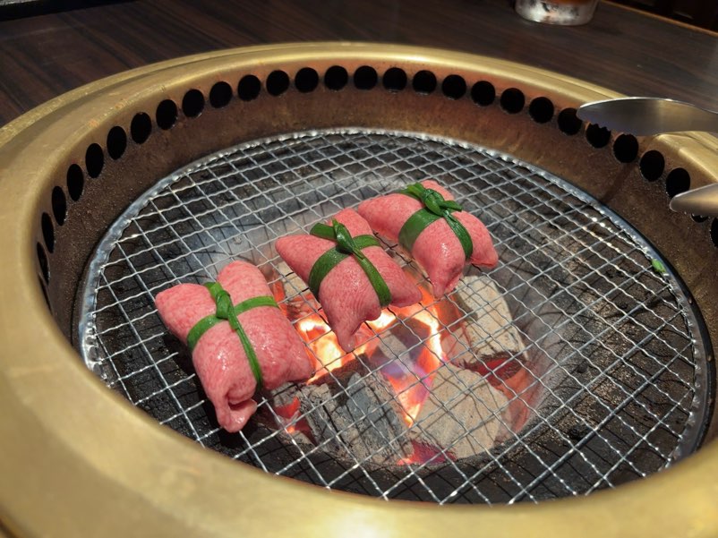 一本屋 豊田店　包み牛タン焼いてる状態