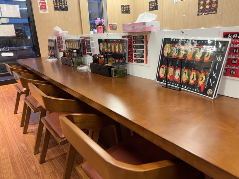 横浜家系ラーメン赤家（豊田前山店）　店内雰囲気