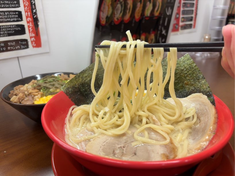 横浜家系ラーメン赤家（豊田前山店）　ラーメンの麺