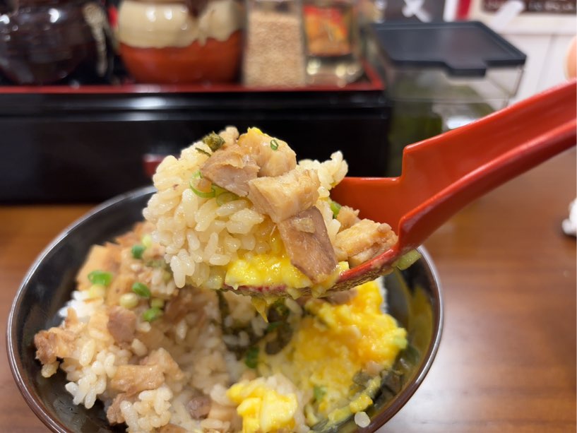 横浜家系ラーメン赤家（豊田前山店）　豚丼一口