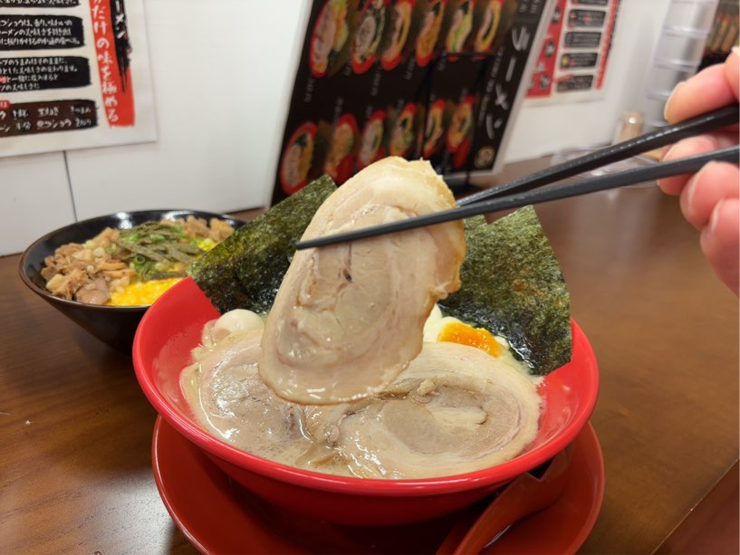 横浜家系ラーメン赤家（豊田前山店）　チャーシュー一口