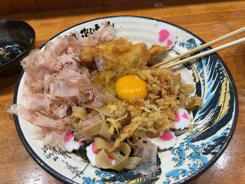 焼津ぶしうどん しょうた豊田店　うどんに生卵ぶっかけ