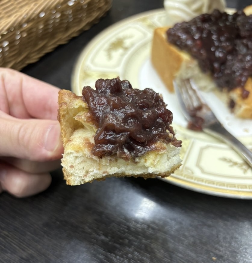 カフェレストカーメル（豊田市）　小倉トースト一口