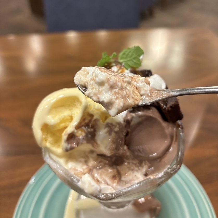 カフェダウニー豊田店　チョコブラウニーのプリン