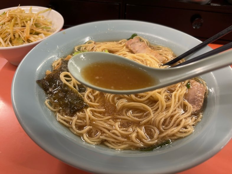 ネギいちラーメン元町店　スープ一口