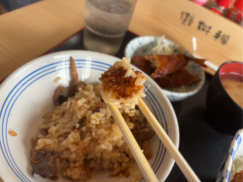 下市場食堂　炊き込みご飯一口