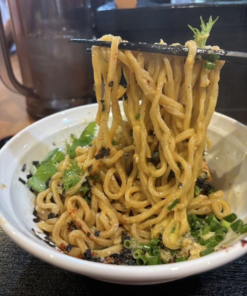 まぜそば専門店てんぐ屋　まぜそばの麺