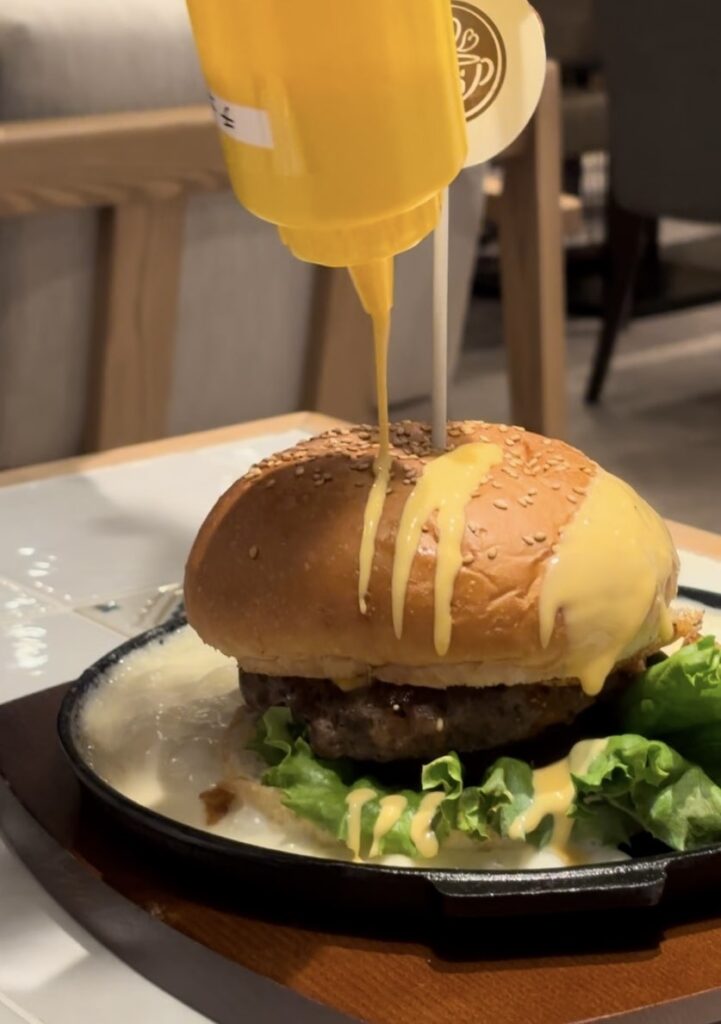 Cafe Stand popo（豊田市）　溶岩バーガー