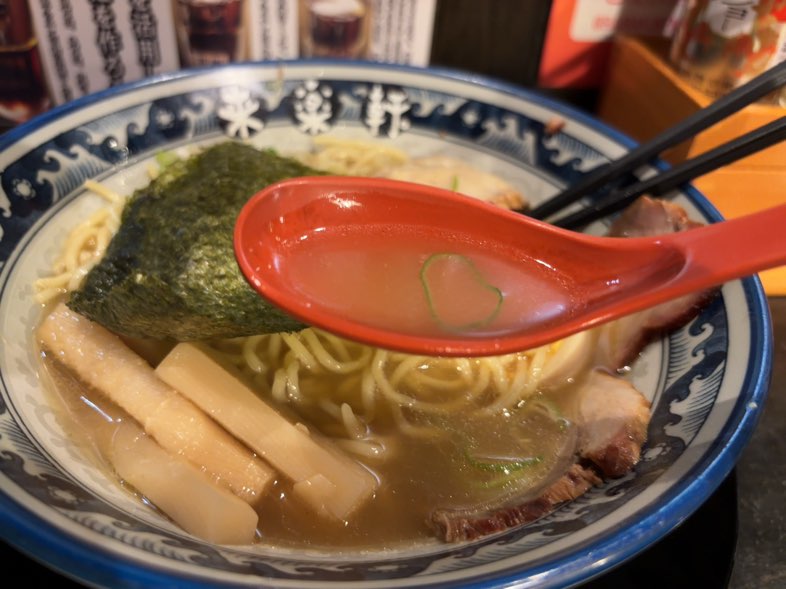 来楽軒 兄弟店（豊田市）　ラーメンスープ一口