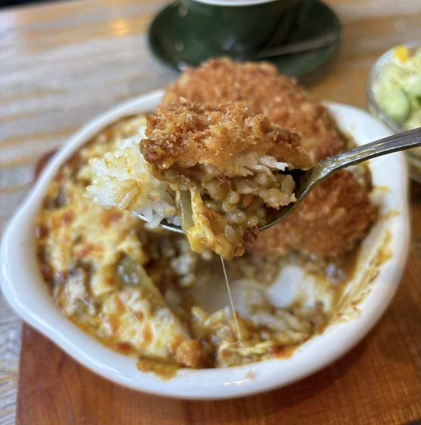 カフェ&ギャラリーコスモス(豊田市) チーズカレー一口