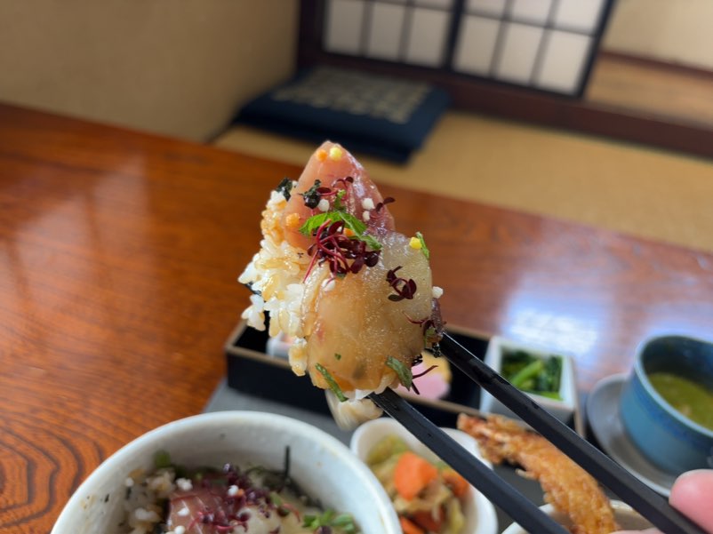 日本料理おか山(豊田市) 海鮮丼一口