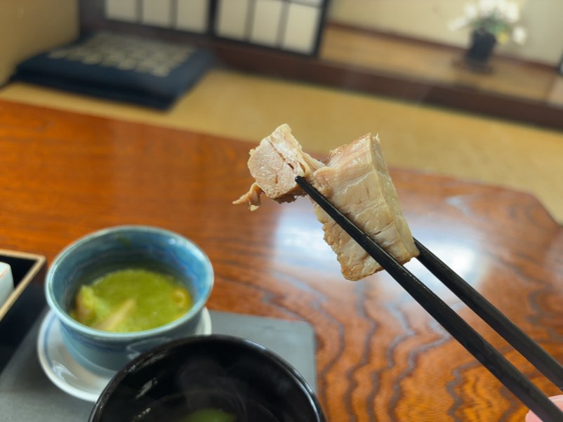 日本料理おか山(豊田市) 角煮一口