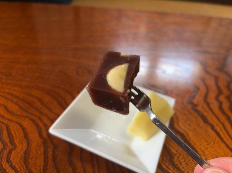 日本料理おか山(豊田市) 羊羹一口