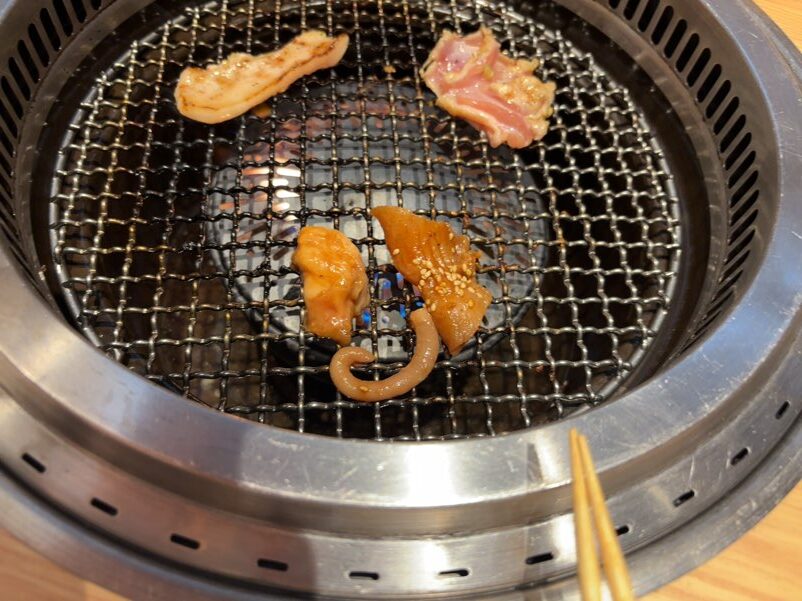 個室焼肉鉢屋 みよし店 壺付けホルモン一口