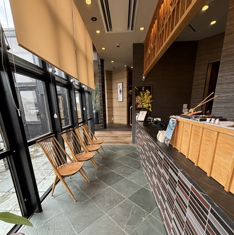 個室焼肉鉢屋 みよし店 店内の入口