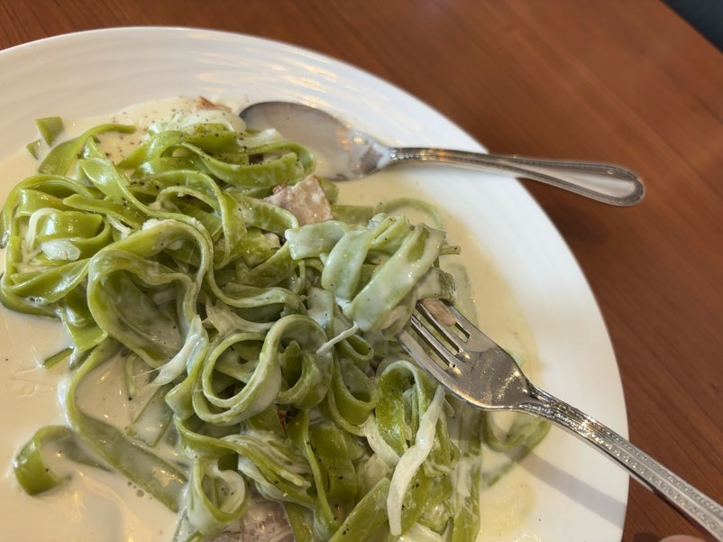 プラクリティ(Prakrti) ほうれん草パスタ一口