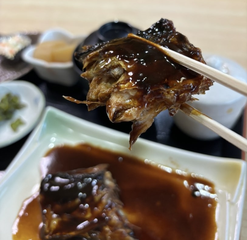 味処しらとり(豊田市) サバの味噌煮一口