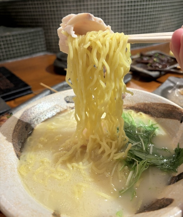 晴晴(はればれ)豊田店 鶏白湯ラーメン一口