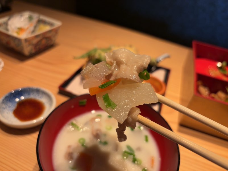 かき小屋厚岸水産 元城店 クラムチャウダー一口