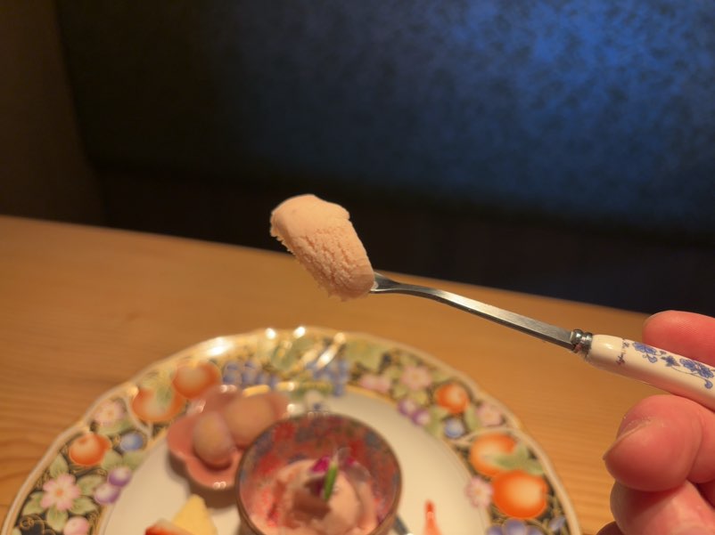 かき小屋厚岸水産 元城店 イチゴアイス一口