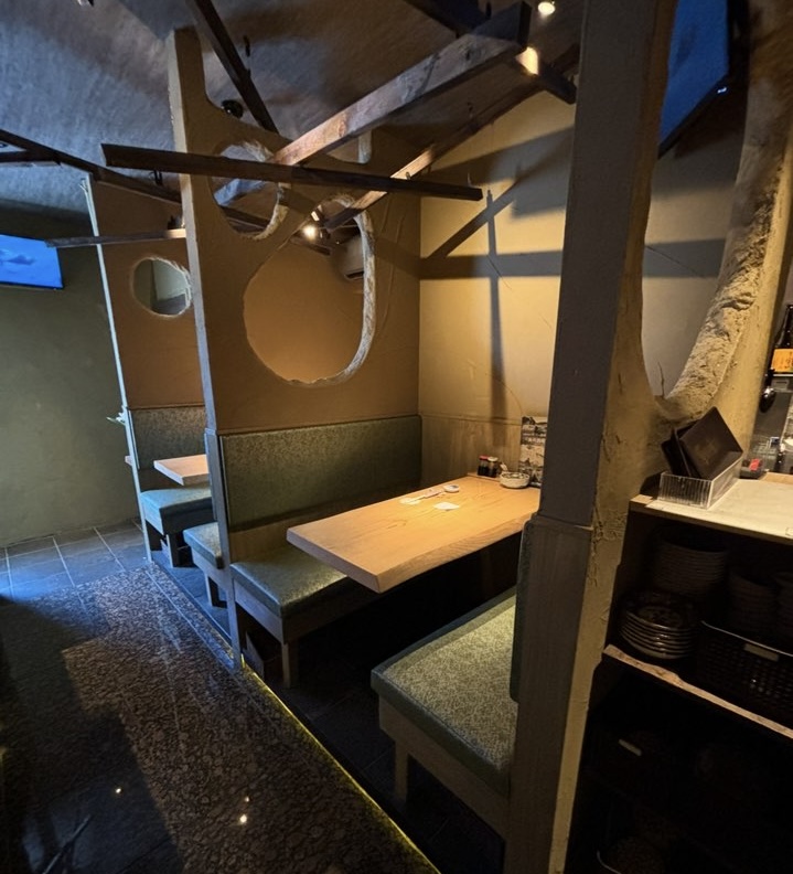 かき小屋厚岸水産 元城店 店内雰囲気