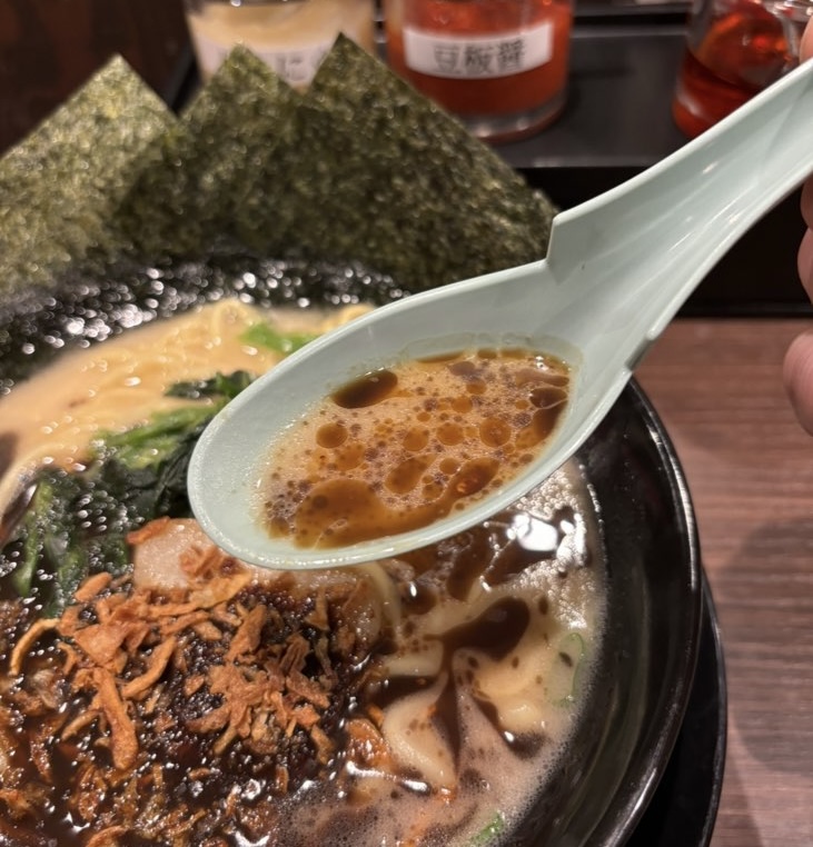 きがる家 豊田本新町本店 黒とんこつスープ一口