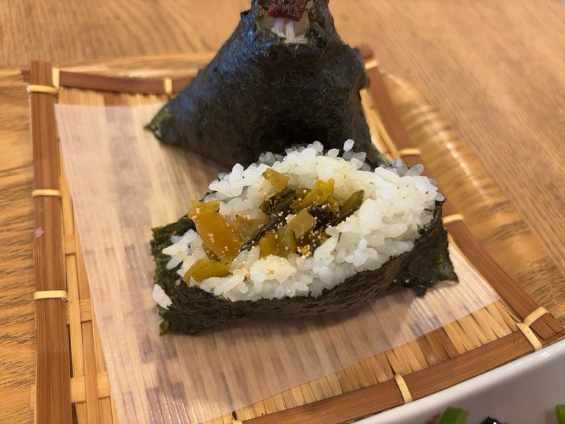 おむすびカフェOMU(おむ)みよし市 おにぎりのたらこ高菜の中身