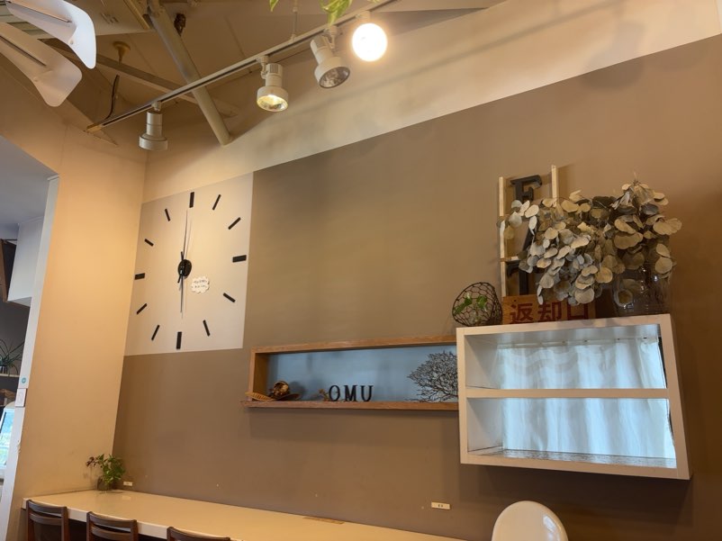 おむすびカフェOMU(おむ)みよし市 店内のインテリア