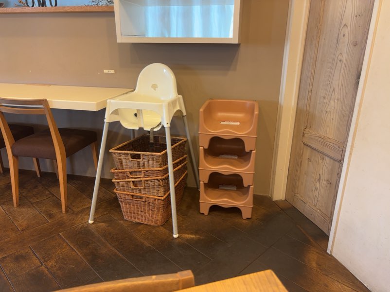 おむすびカフェOMU(おむ)みよし市 子供用の椅子