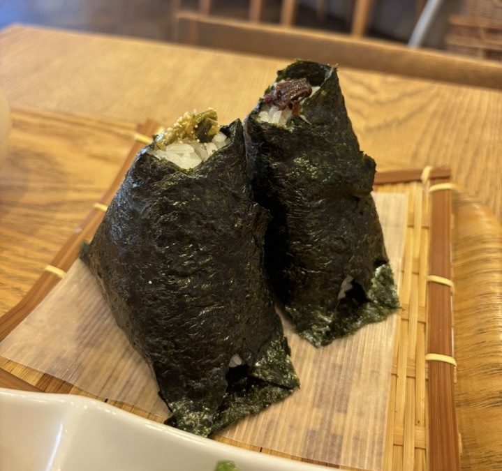 おむすびカフェOMU(おむ)みよし市 おにぎり2つ