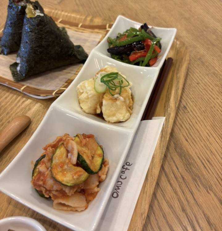おむすびカフェOMU(おむ)みよし市 お惣菜3種類