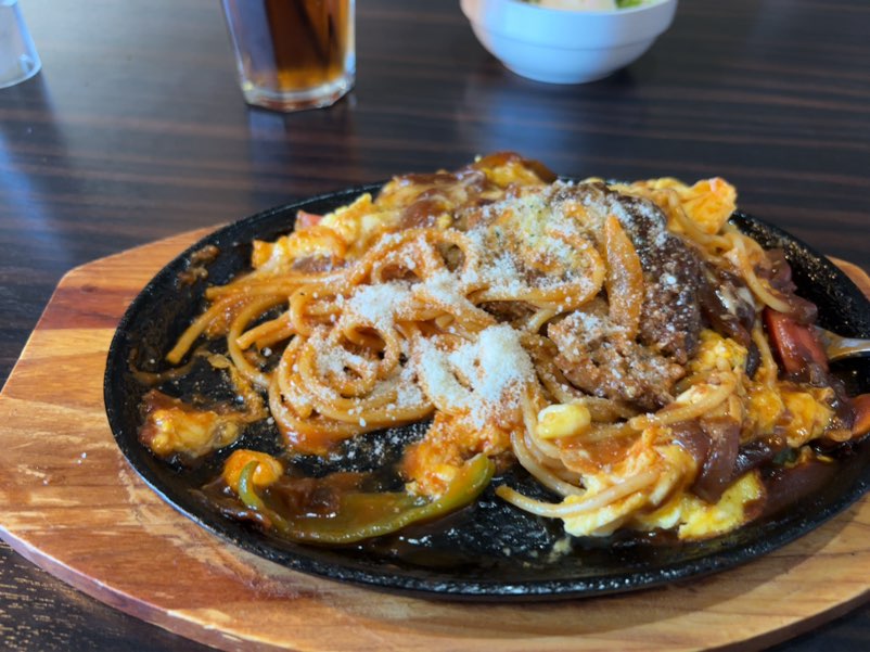ことこと珈琲 豊田美里店　鉄板ナポリタンに粉チーズ