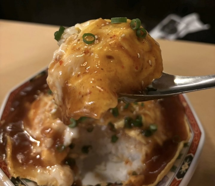 台湾中華 マヤク酒場 麻辣天津飯一口
