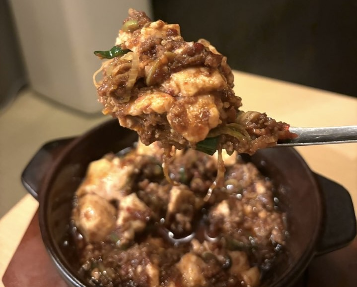 台湾中華 マヤク酒場 麻婆豆腐一口