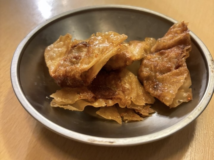 台湾中華 マヤク酒場 お通しの揚げ餃子