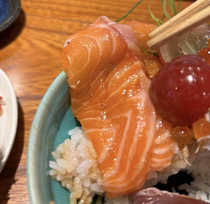 鮨 原田(みよし市) 海鮮丼のサーモン