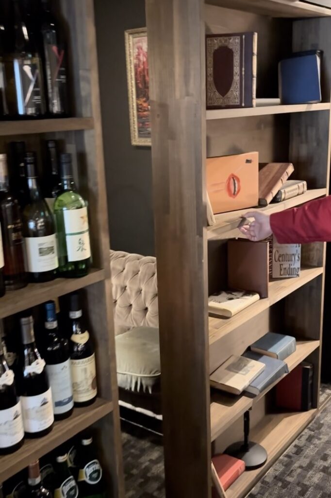 OSTERIA LUN FUJIMOTO di MON CAFE 本棚